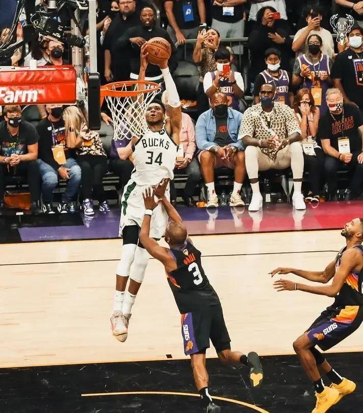 密尔沃基雄鹿发布备战花絮，窗口期内部沟通，社区盾任务艰巨，团队化学反应显著